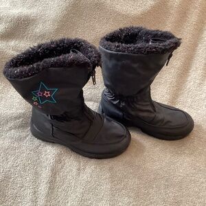 Circo Toddler Girl Black Snow Boots Size 13  Star Winter Boots Sparkle Lining